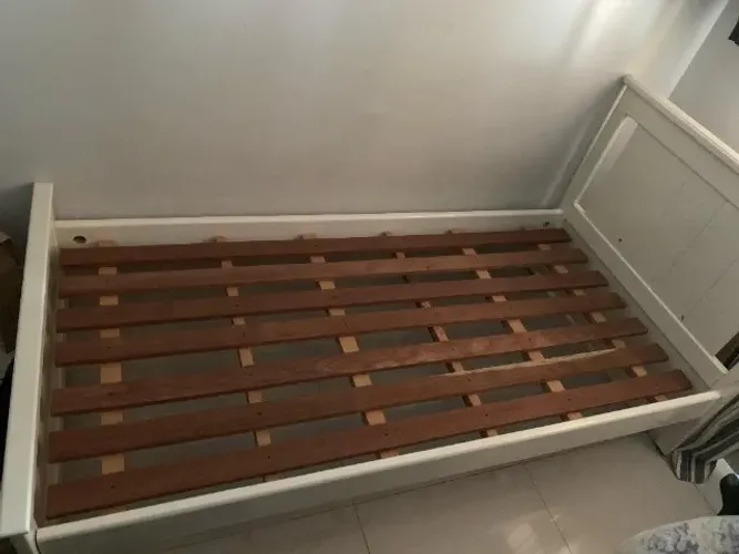 Cama solteiro com cabeceira ( preço negociável )
