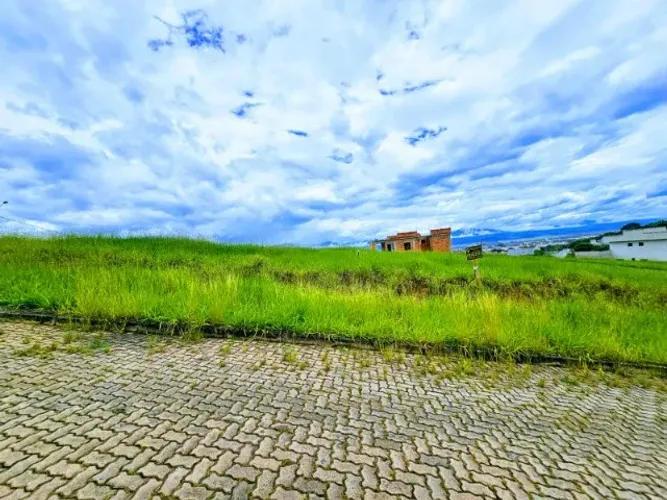 Lote plano a venda no Bela Vista emResende RJ - 360 m² (para 2 casas)