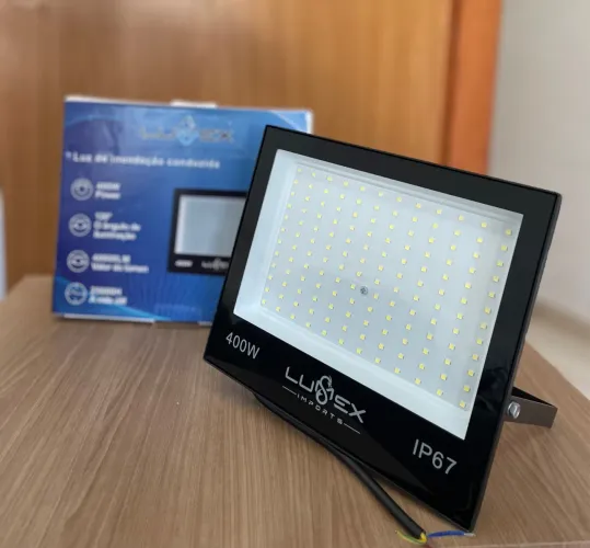 Refletor LED 400W IP67 - Iluminação Potente e Durável