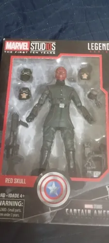 Boneco caveira vermelha Red Skull Marvel Legends Capitão América