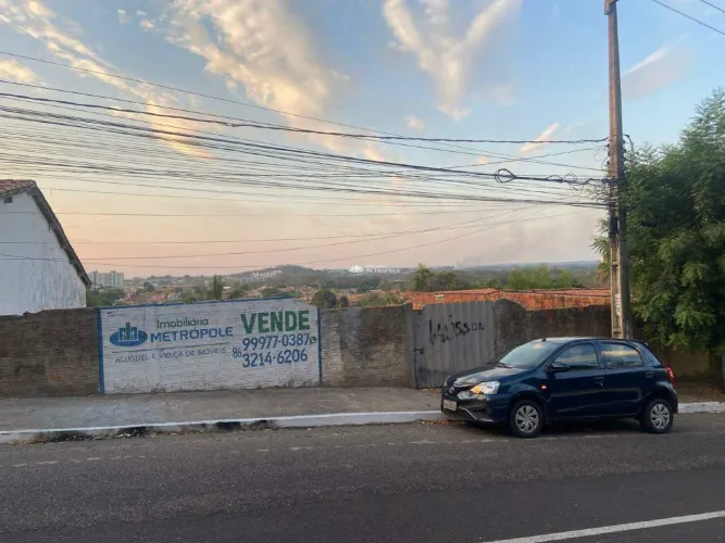 TERRENO À VENDA NA AVENIDA ALAMENDA PARNAÍBA