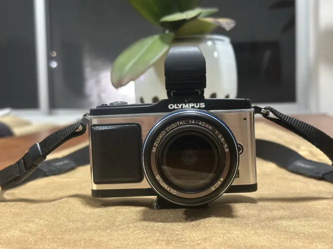 Câmera Olympus PEN E-P2 + Lente 14-42mm - Excelente Estado 