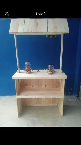 Barraca artesanal para diversas utilidades de trabalho