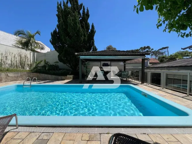 Casa com 3 dormitórios para alugar, 197 m² por R$ 14.800,00/mês - Bacacheri - Curitiba/PR