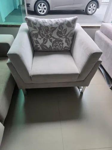 Vende - se 2 Poltrona PÍcola adquirida na loja Jacauna