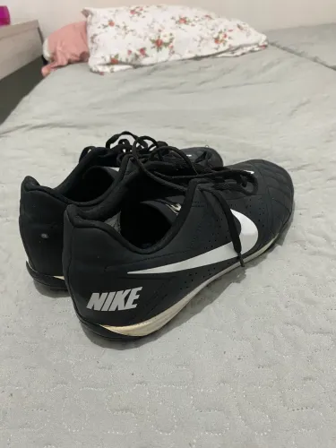 vende-se chuteira da Nike beco de futsal