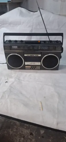 Rádio antigo não está funcionando toca fitas