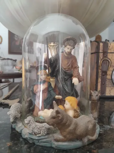 Redoma família sagrada em vidro e resina