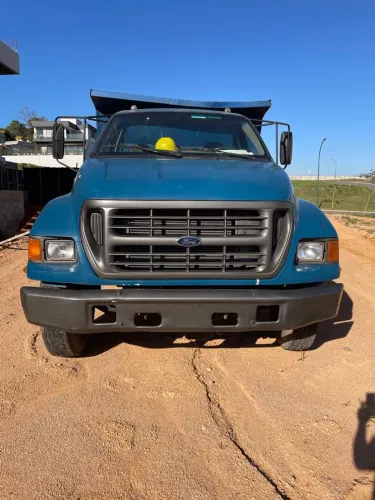 Caminhão caçamba f12000