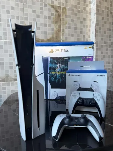 Ps5 Slim com Disco 1Tb 2 controles na Garantia