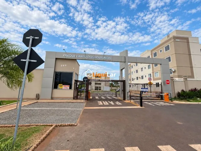 Apartamento com sacada Cel Antonino