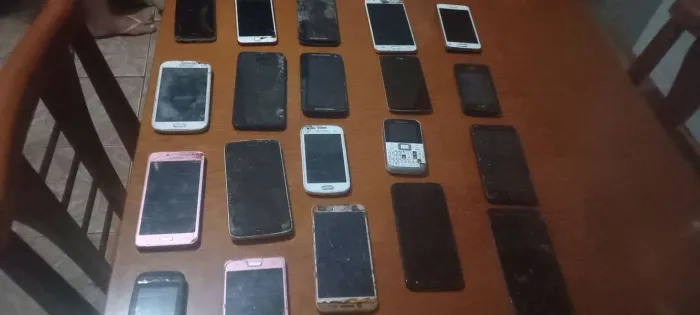 Lote 20 telefones pra tira peças