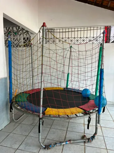 Pula-pula infantil em ótimo estado - R$ 600
