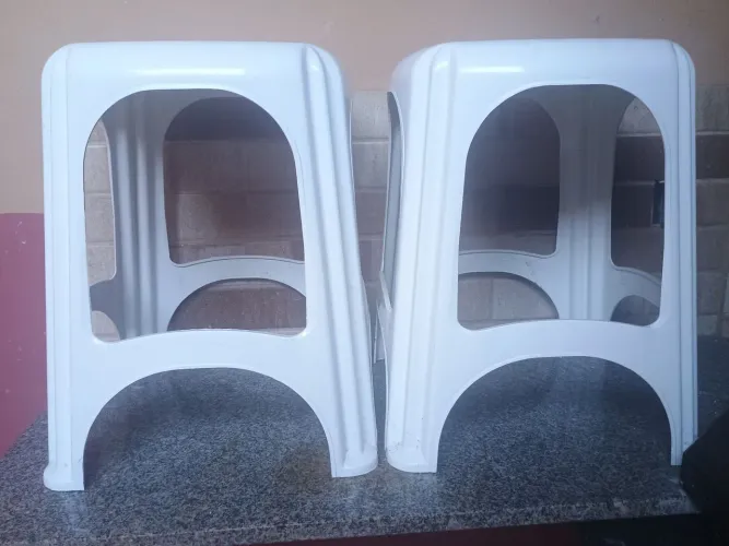 2 Banquetas de Plásticos