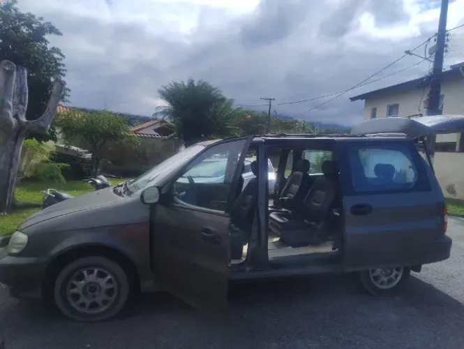Kia Motors Carnival 2.5 V6 2000