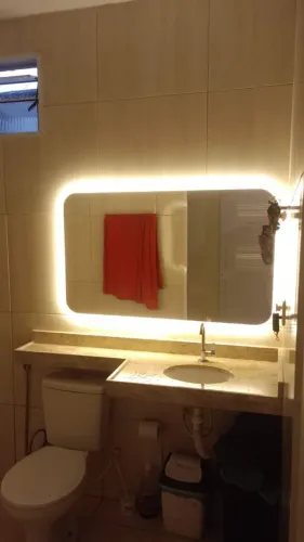 ESPELHO COM LED ORGÂNICO