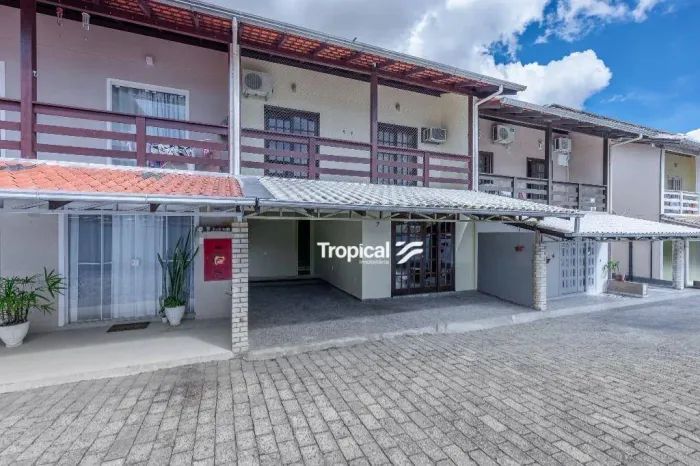 Sobrado com 3 dormitórios à venda, 133 m² por R$ 499.000,00 - Velha - Blumenau/SC