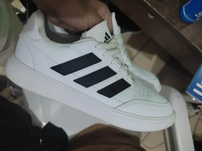 Tênis adidas