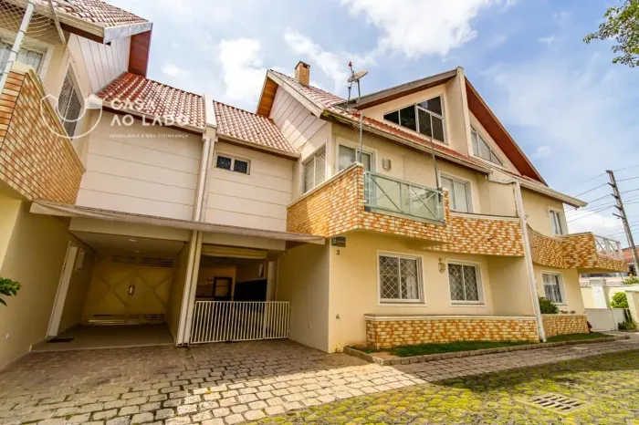 Sobrado 160m² com 3 quartos nas Mercês - Curitiba/PR