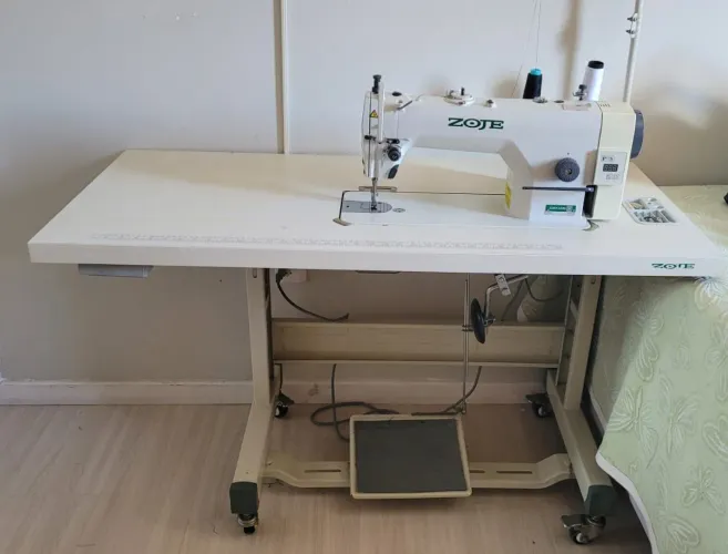 Máquina de costura Reta Industrial Zoje ZJ9513-G/02