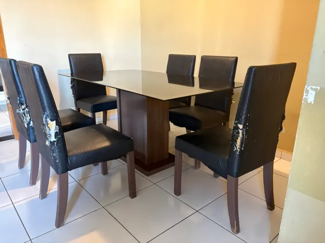 Mesa com cadeiras