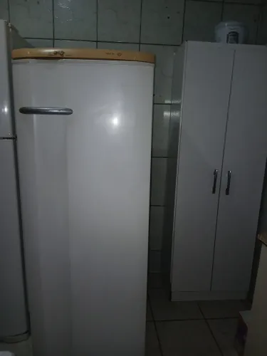 Vende se uma geladeira valor 280