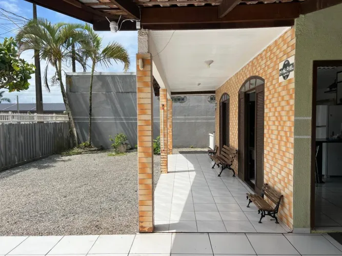 Casa com 4 quartos e piscina no Coroados
