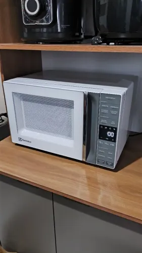 Microondas electrolux efficient me23b 220w