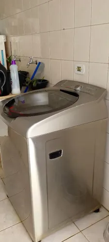 Vendo máquina de lavar Brastemp 11k, inox, funcionanfo bem, apenas a tampa solta. R$800