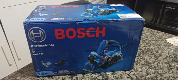 Plaina profissional Bosch NOVA<br>Modelo GHO 700<br>127V