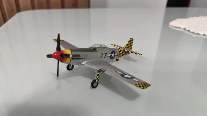 Vendo miniatura do avião P-51 Mustang