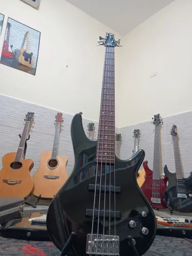 Contra-baixo Ibanez 5c ativo
