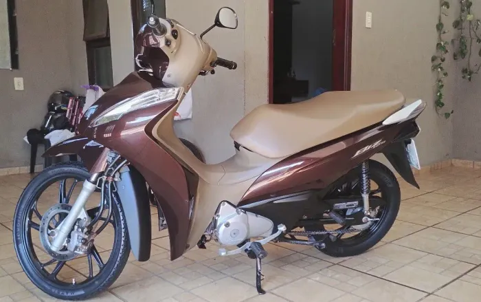 Vendo biz 125 ano 2022moto muito top.