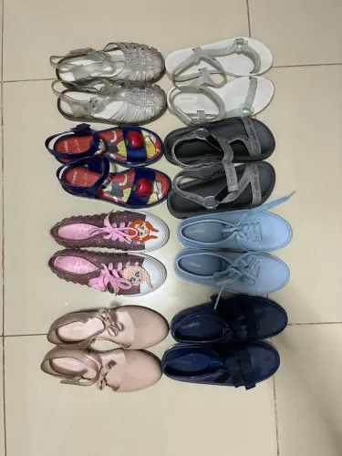 Lote de sapatos mini Melissa