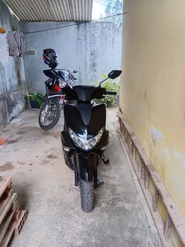 Moto YAMAHA FLUO PRETA