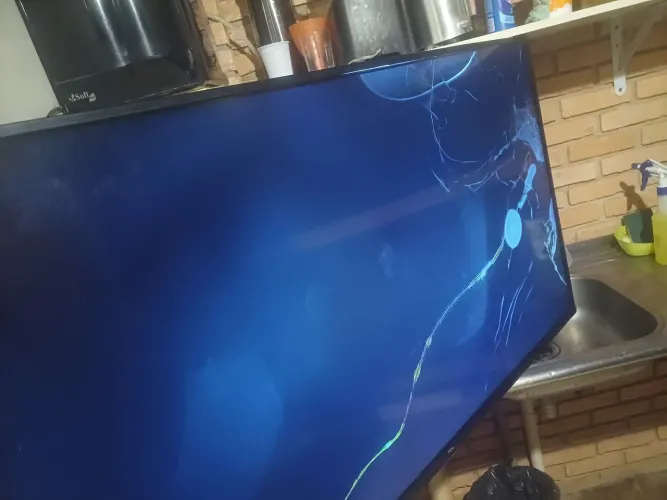TV com tela quebrada