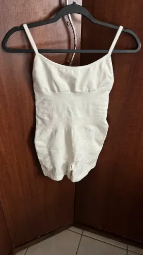 macaquinho fitness canelado branco