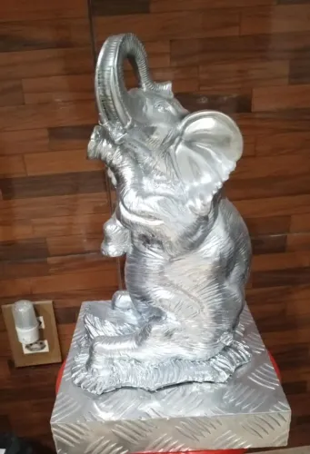 Elefante decorativo de metal 