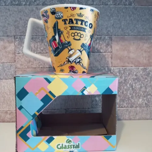 Caneca para Amantes de Tatuagem Nova na Caixa em Porcelana