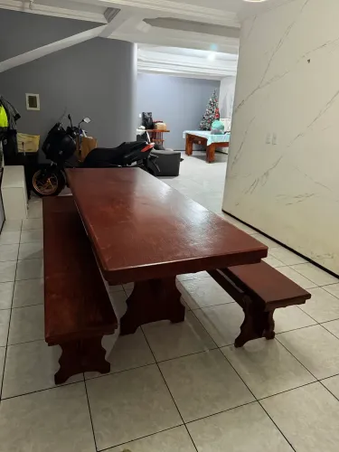 MESA DE MADEIRA PADA ÁREA EXTERNA