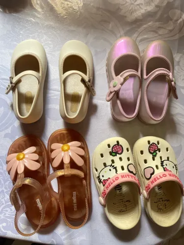 Vendo 4 pares de Sapato infantil Mini Melissa