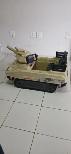 Carrinho elétrico tanque