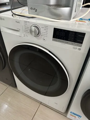 Lava e seca LG 11/7 kgs usada branca com Wi-Fi