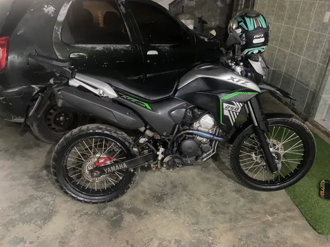 Roupa da lander 250 2022 