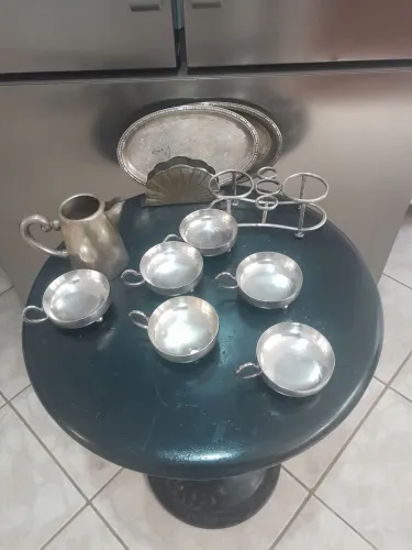 Conjunto de 11 peças com avaria e marcas do tempo