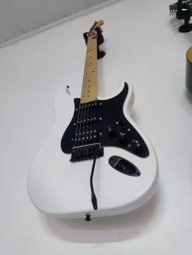 Guitarra smart strato seven 207 WH