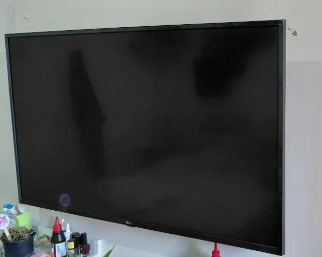 TV LG 43UM7300PSA  - Para Retirada de Peças - Tela em Curto (Placas Ok)
