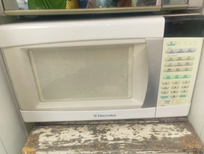 Microondas Electrolux com prato e garantia de 90 dias