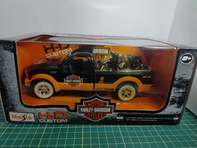 Miniatura Maisto 1:24 Ford-350 Super Duty 1999 +Harley-Davidson + moto. 