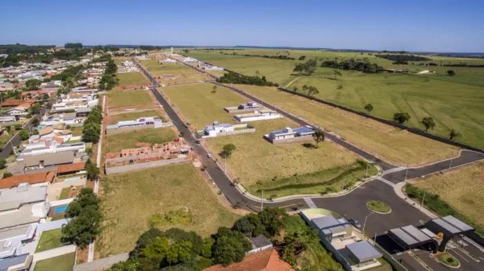 Terreno à venda no condomínio Residencial Morada do Sol em Piratininga-SP.